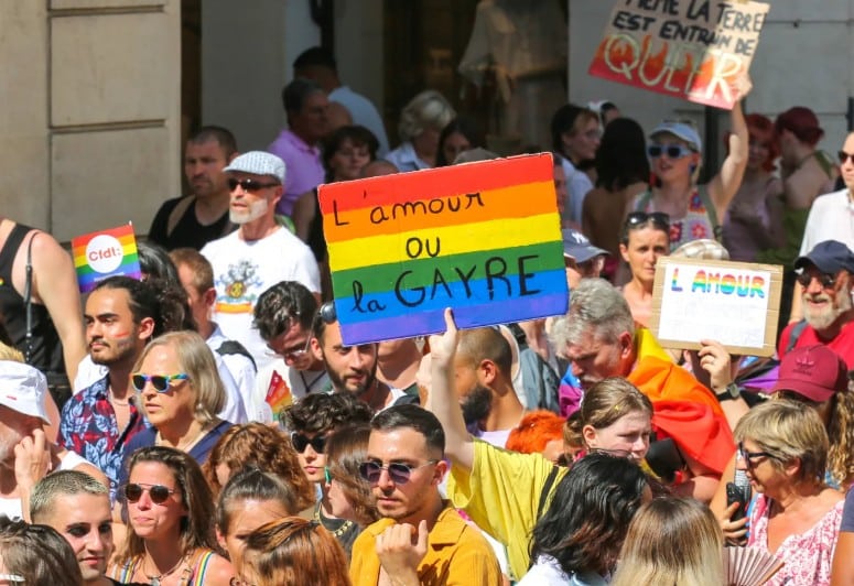 etude-de-cas-client-8-1ere-marche-des-fiertes-nimes-presse-1