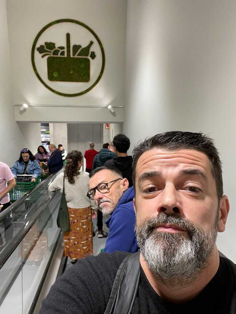 Sandy et Philippe dans un magasin lors d’une expérience shopping